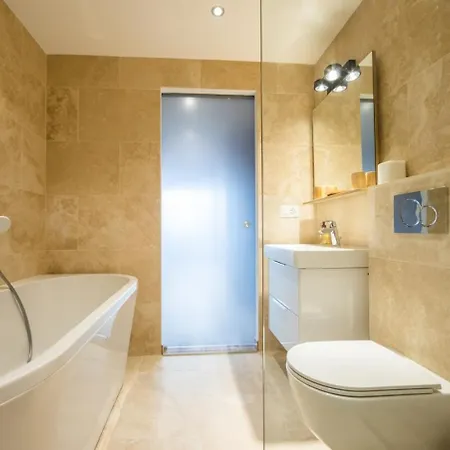 Apartment La Ruinette-stylish 2-bed With Pool & Gym Access